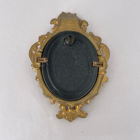 Vintage Ornate Hong Kong molded plastic framed portraits, wall art set of 3 - Picture 11 of 15